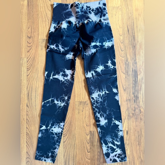 Curves and Combat Boots Leggings (not lululemon) - Picture 2 of 2